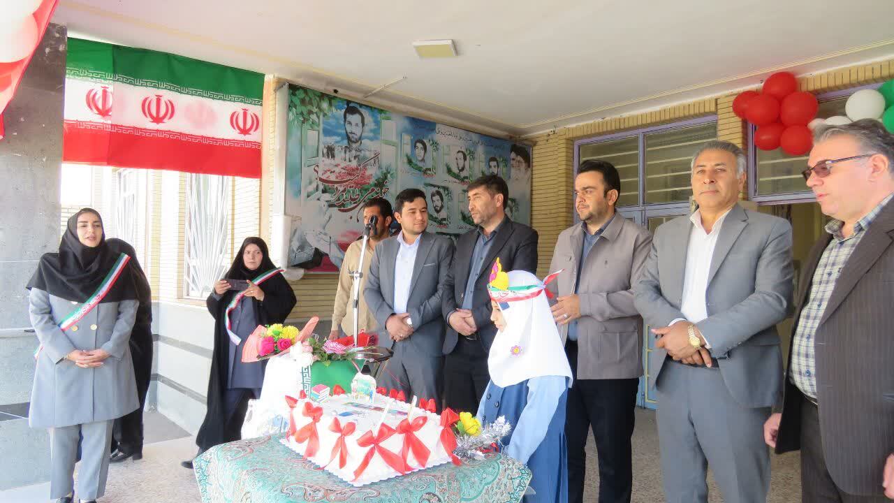 نواخته شدن زنگ شکوفه&zwnj;ها در مدارس هریس
