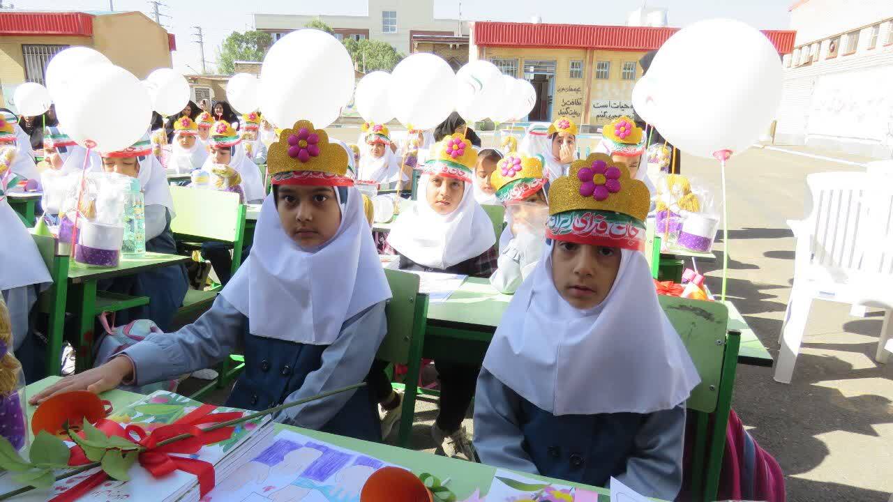 نواخته شدن زنگ شکوفه&zwnj;ها در مدارس هریس