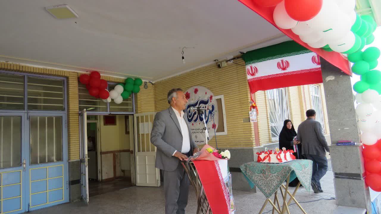 نواخته شدن زنگ شکوفه&zwnj;ها در مدارس هریس