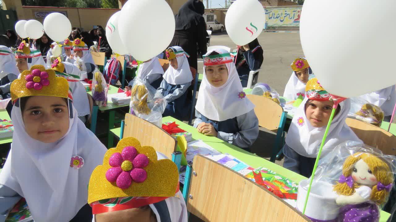 نواخته شدن زنگ شکوفه&zwnj;ها در مدارس هریس
