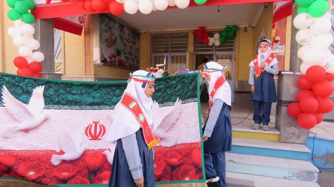 نواخته شدن زنگ شکوفه&zwnj;ها در مدارس هریس