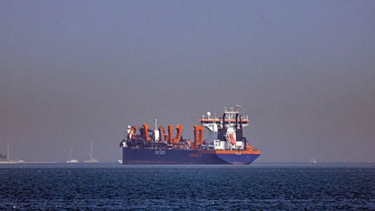 باشگاه خبرنگاران -نفتکش LNG هنگام عبور از تنگه هرمز هدف پرتابه ناشناس قرار گرفت