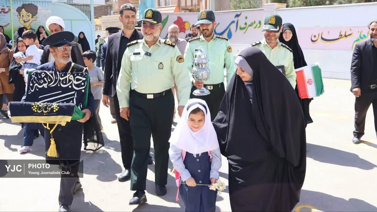 از درب خانه تا کلاس اول؛ روایت بدرقه به یادماندنی برای دختر شهید وزینی