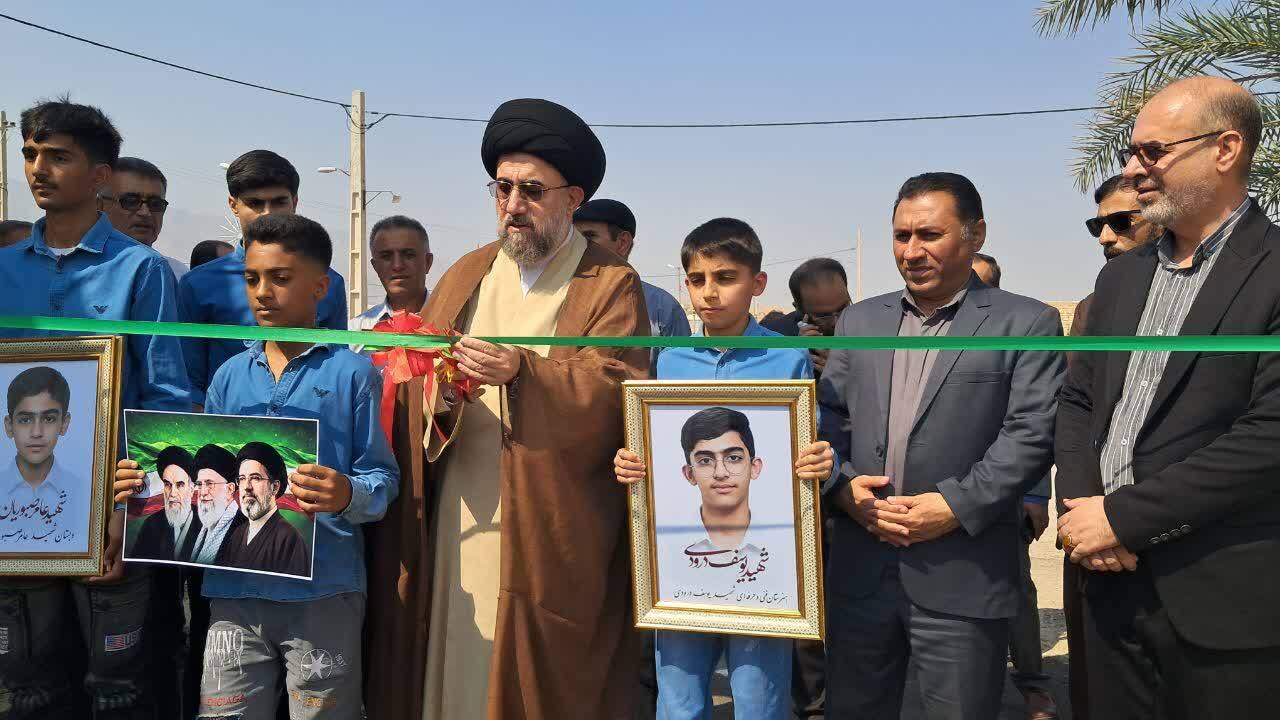 زنگ جشن شکوفهها در مدارس لارستان به صدا درآمد زنگ جشن شکوفهها در مدارس لارستان به صدا درآمد