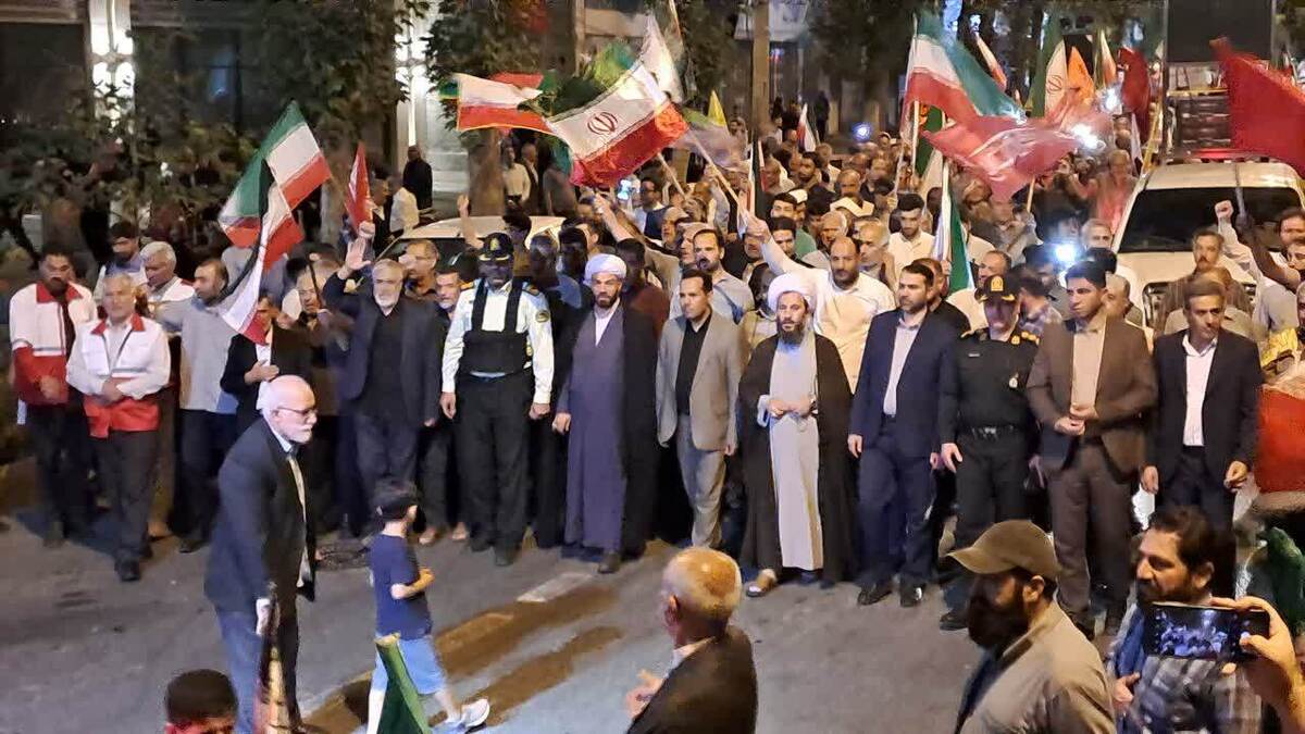 گوشههایی از تجلی حماسه حضور مردم شهرستان خوی در میدان مقاومت گوشههایی از تجلی حماسه حضور مردم شهرستان خوی در میدان مقاومت