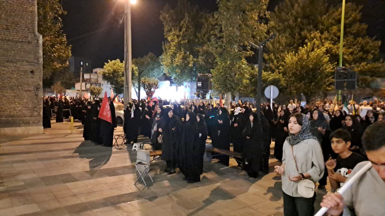 گوشههایی از تجلی حماسه حضور مردم شهرستان خوی در میدان مقاومت گوشههایی از تجلی حماسه حضور مردم شهرستان خوی در میدان مقاومت