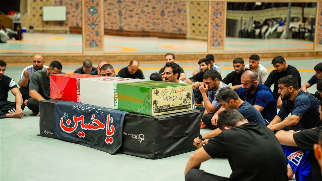 مراسم تشییع شهید گمنام توسط کشتی گیران در دهکده فرشتگان میناب فدراسیون کشتی