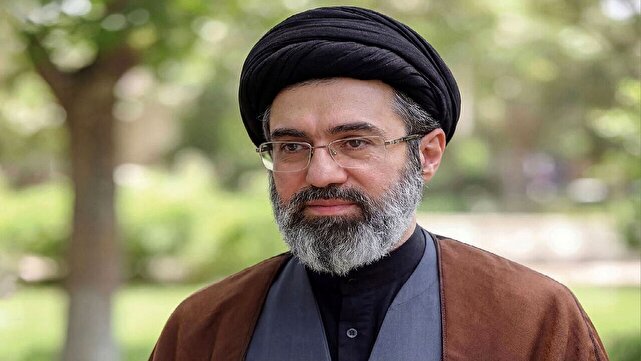 رهبر معظم انقلاب: فتح قله‌های پیشرفت، مأموریت تاریخی دانش‌آموزان و دانشجویان است