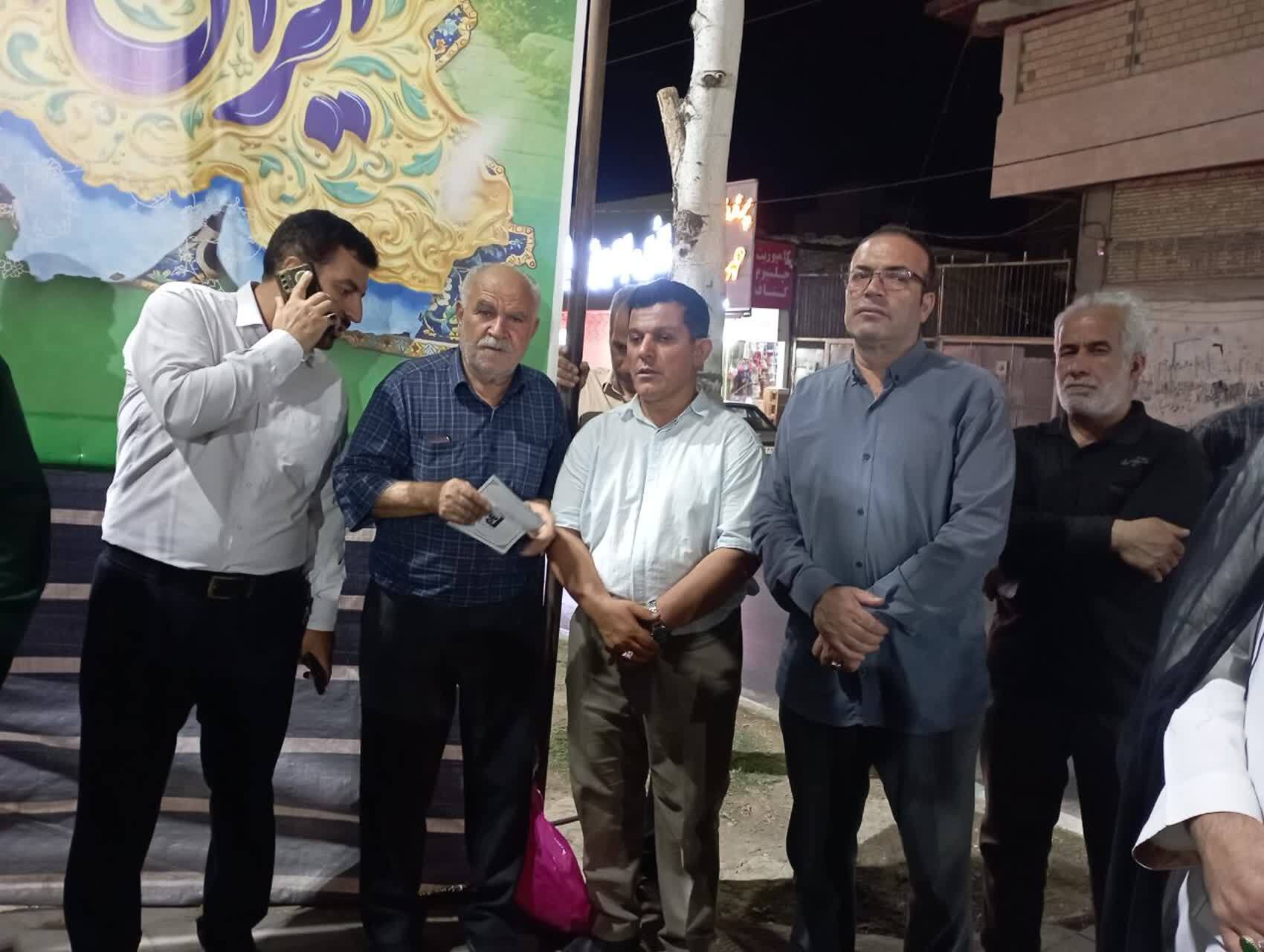 قابی دیگر از ایستادگی و مقاومت مردم انقلابی ماهدشت در قرارهای شبانه قابی دیگر از ایستادگی و مقاومت مردم انقلابی ماهدشت در قرارهای شبانه
