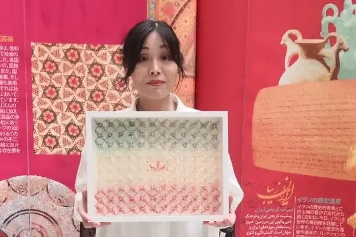 باشگاه خبرنگاران -تصویرگر ژاپنی «هزار درنای صلح» را پیشکش ایران کرد