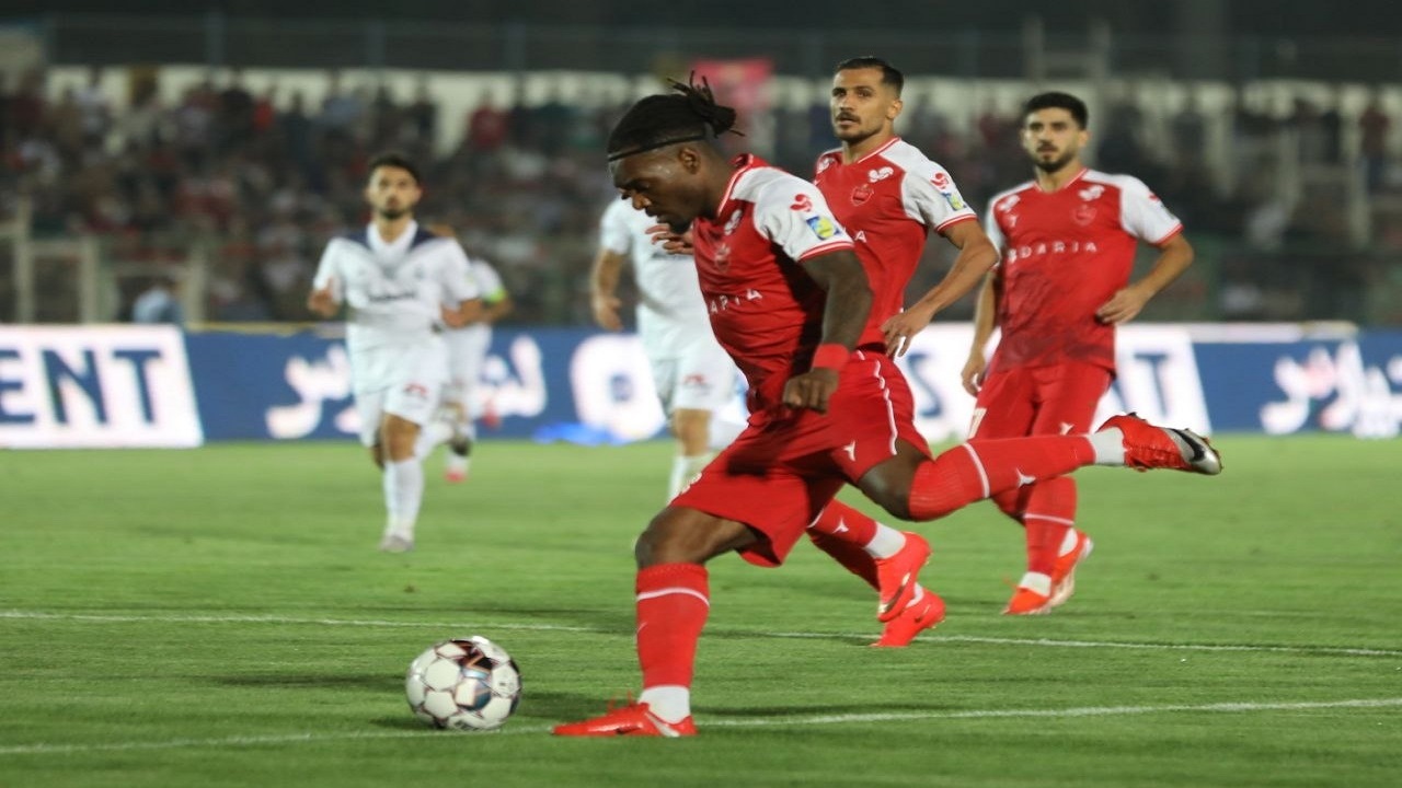 بیفوما از بازیکن مازاد به ستاره پرسپولیس تبدیل شد