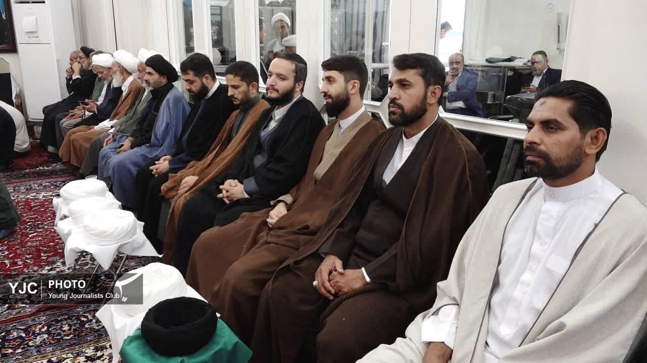 عمامه&zwnj;گذاری طلاب جوان قم همزمان با میلاد پیامبر رحمت(ص)