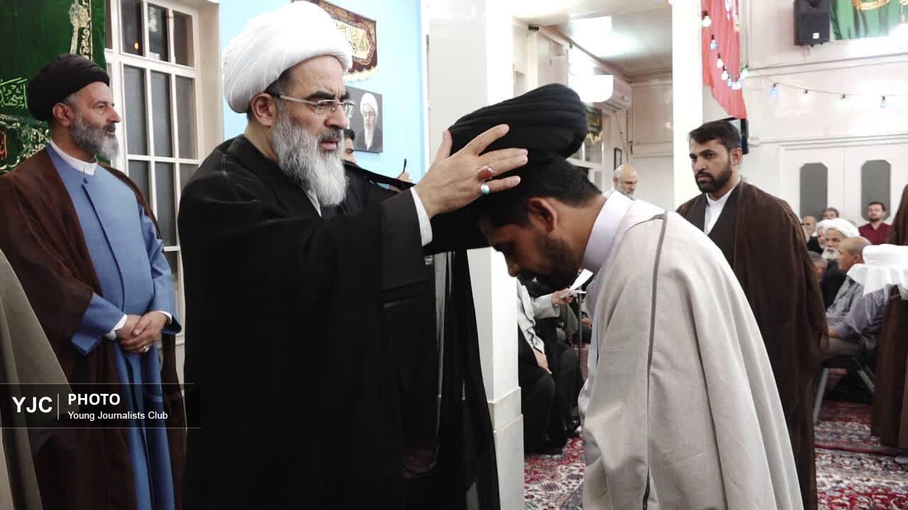 عمامه&zwnj;گذاری طلاب جوان قم همزمان با میلاد پیامبر رحمت(ص)