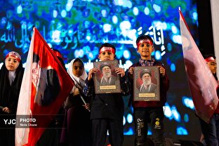 گرامیداشت یاد دانش آموزان شهید میناب در اصفهان