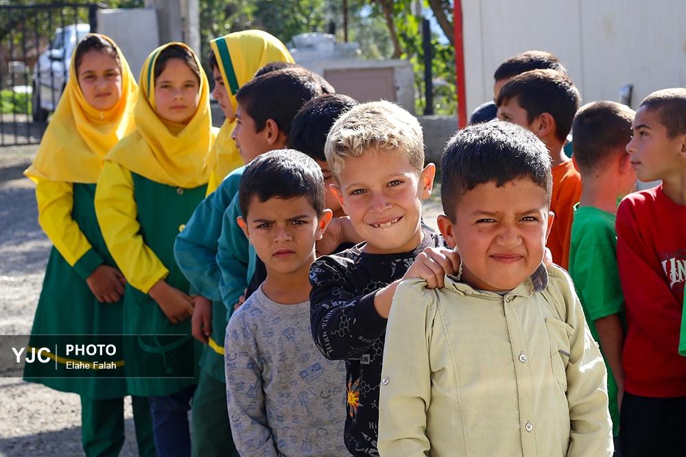 اولین زنگ مهر در مدرسه‌ی ایران من ۸۲ در رشت