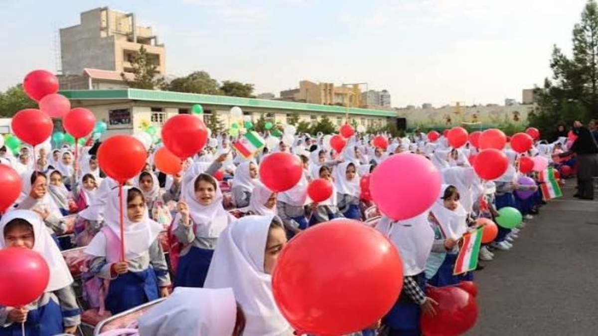 باشگاه خبرنگاران -فیلمی از شور و حال دانش آموزان اصفهانی در اولین روز مهرماه