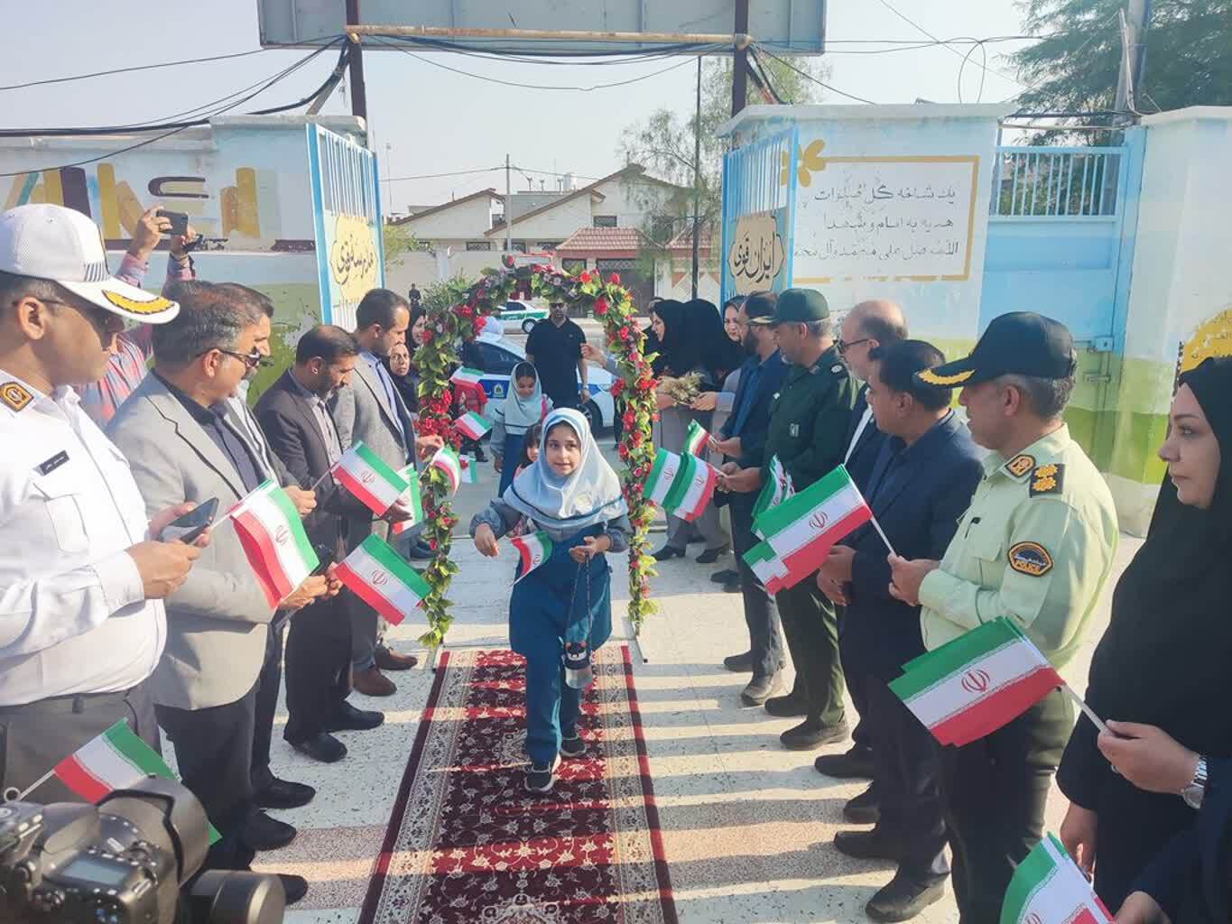 زنگ مهر و مقاومت در مدارس لارستان به صدا درآمد زنگ مهر و مقاومت در مدارس لارستان به صدا درآمد