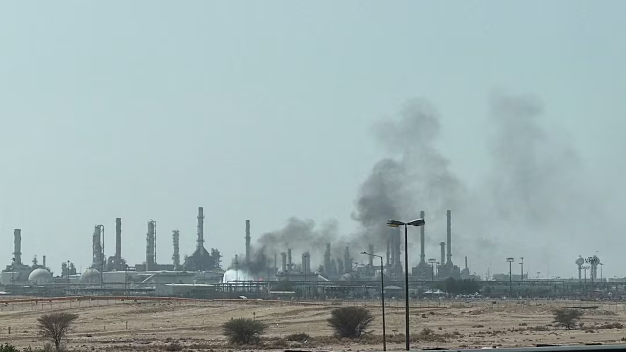 مشاهده دود و آتش در نزدیکی تأسیسات آرامکو در ریاض