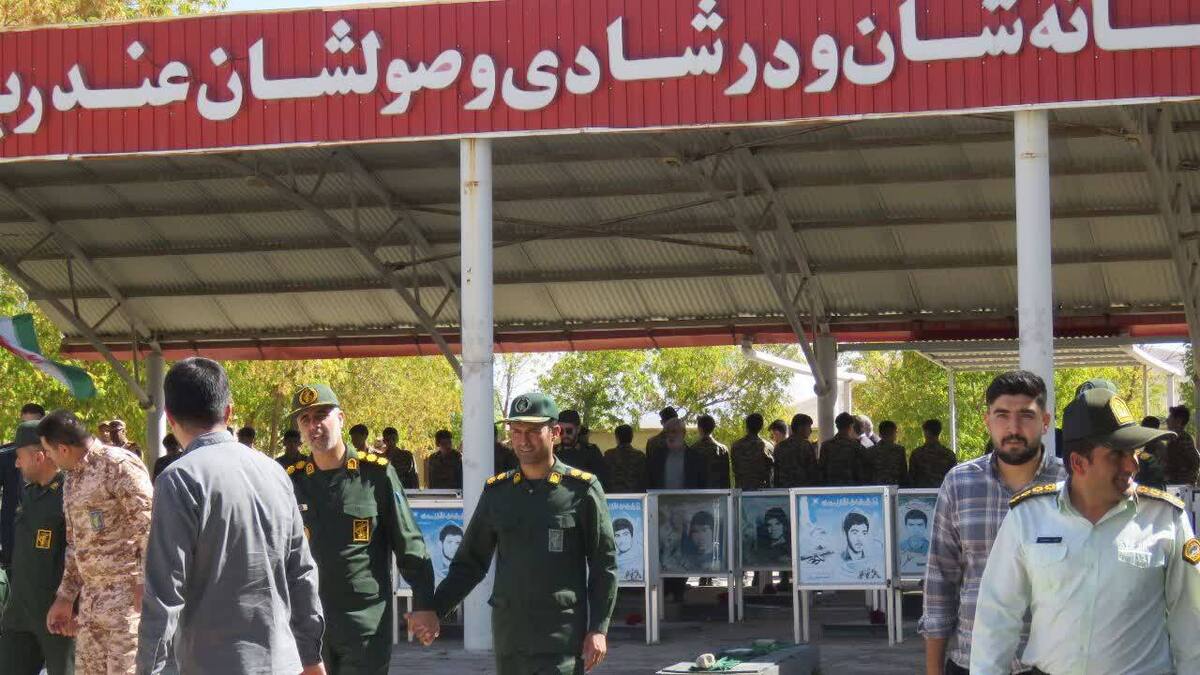 باشگاه خبرنگاران -غبارروبی و عطرافشانی گلزار شهدای هریس در هفته دفاع مقدس + عکس و فیلم