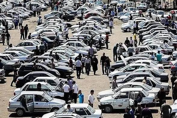 بازار خودرو زیر فشار نوسان ارز و افت عرضه/ خریداران به بازار کارکرده‌ها کوچ کردند