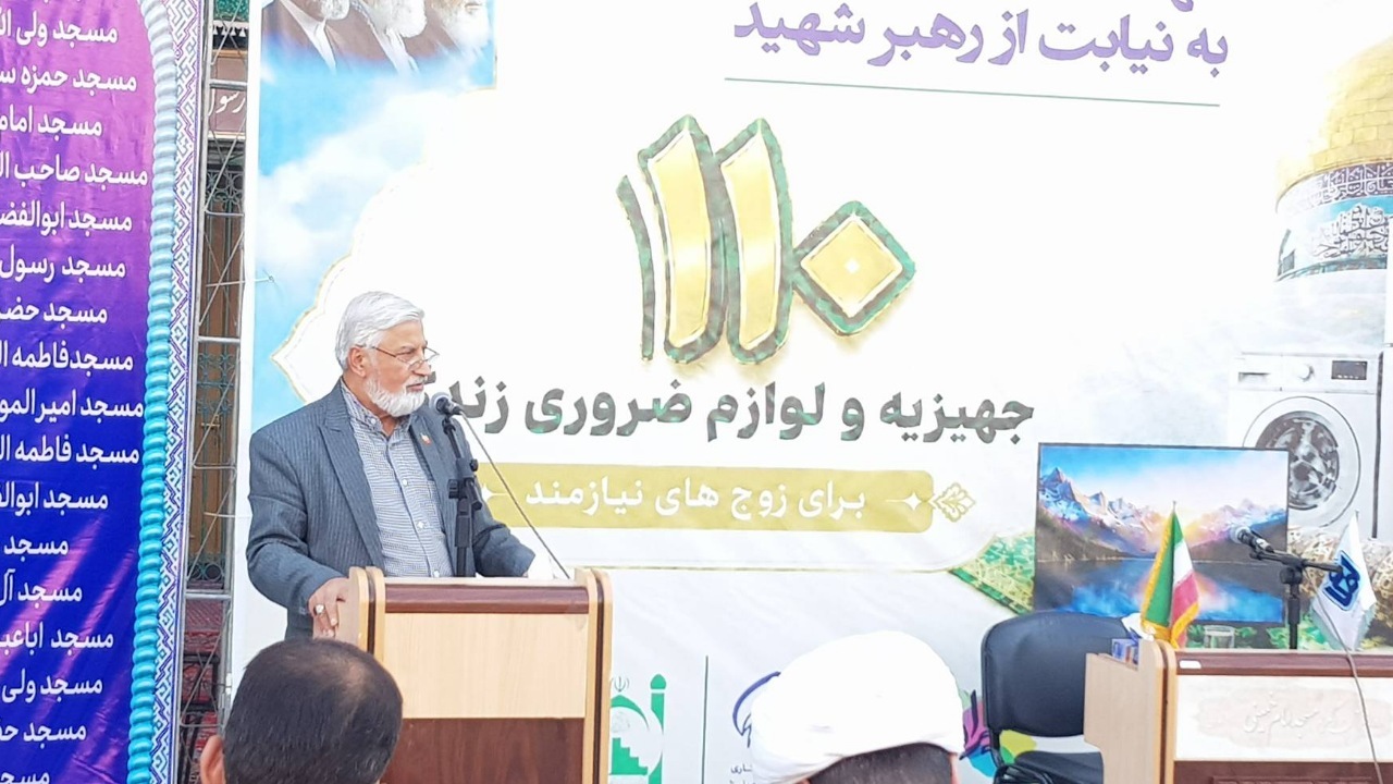 اهدای ۱۱۰ سری جهیزیه به نوعروسان تحت حمایت کمیته امداد در رزمایش عهد خدمت