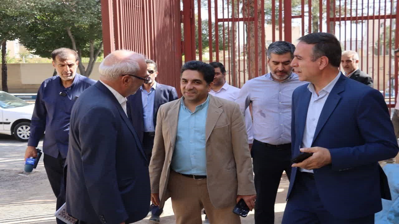 تاکید ثابت قدم بر تأمین اعتبار و رفع موانع تکمیل پروژه استخر شاهین‌شهر