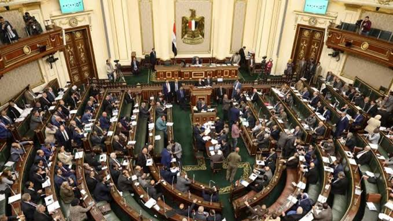 پارلمان مصر بررسی حمایت نظامی از عربستان را به تعویق انداخت
