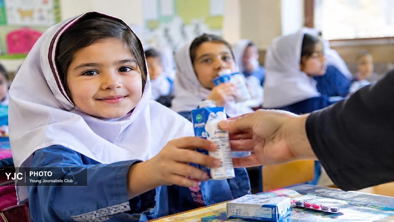پوشش ۱۰۰ درصدی توزیع مکمل‌ها در مدارس لرستان؛ طرح شیر مدارس در مسیر اجرا