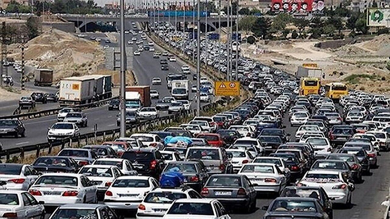 ترافیک نیمه‌سنگین در ۴ محور منتهی به تهران/ بارش باران در محورهای شمالی کشور