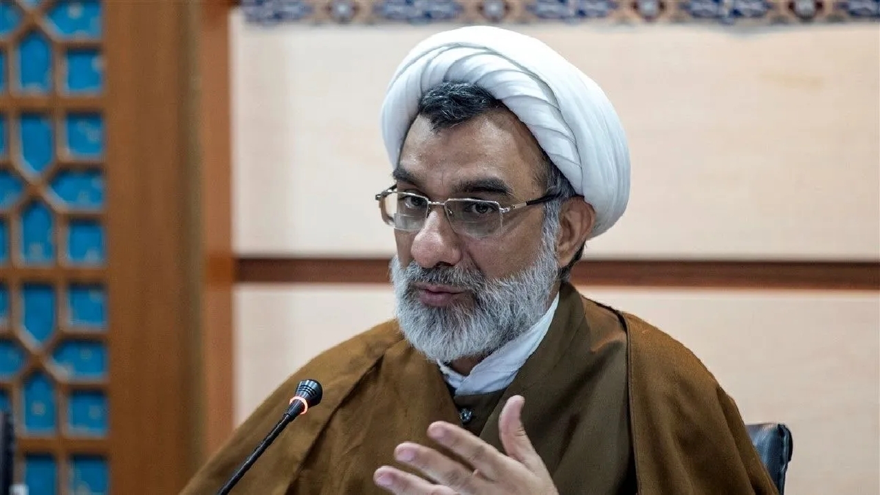 فیلم و سریال‌ها به گونه‌ای نباشند که خانواده‌ها از دیدن آن خجالت بکشند