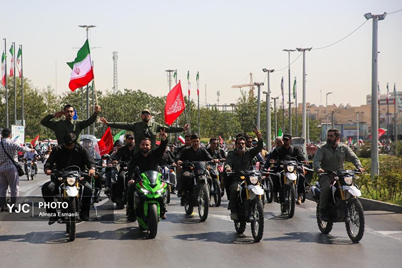 رزمایش ۴۰ هزار موتور سوار جان فدای ایران در پایتخت