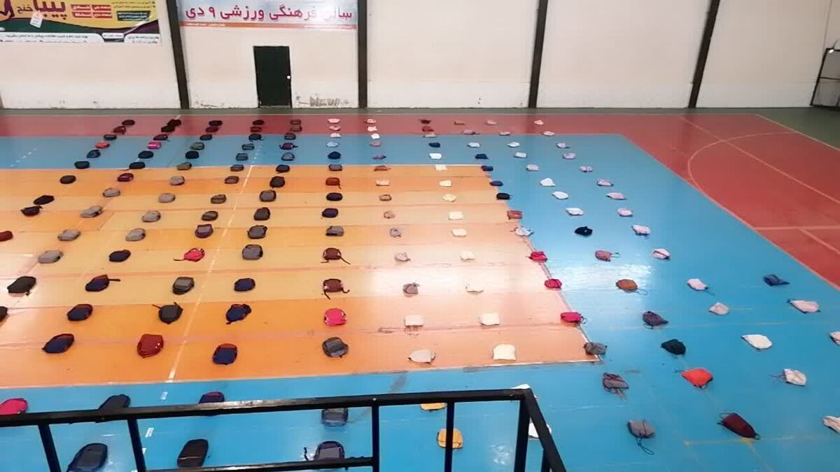 باشگاه خبرنگاران -گزارش تصویری از اهدای بسته‌های نوشت افزار به دانش آموزان کم برخوردار خنج