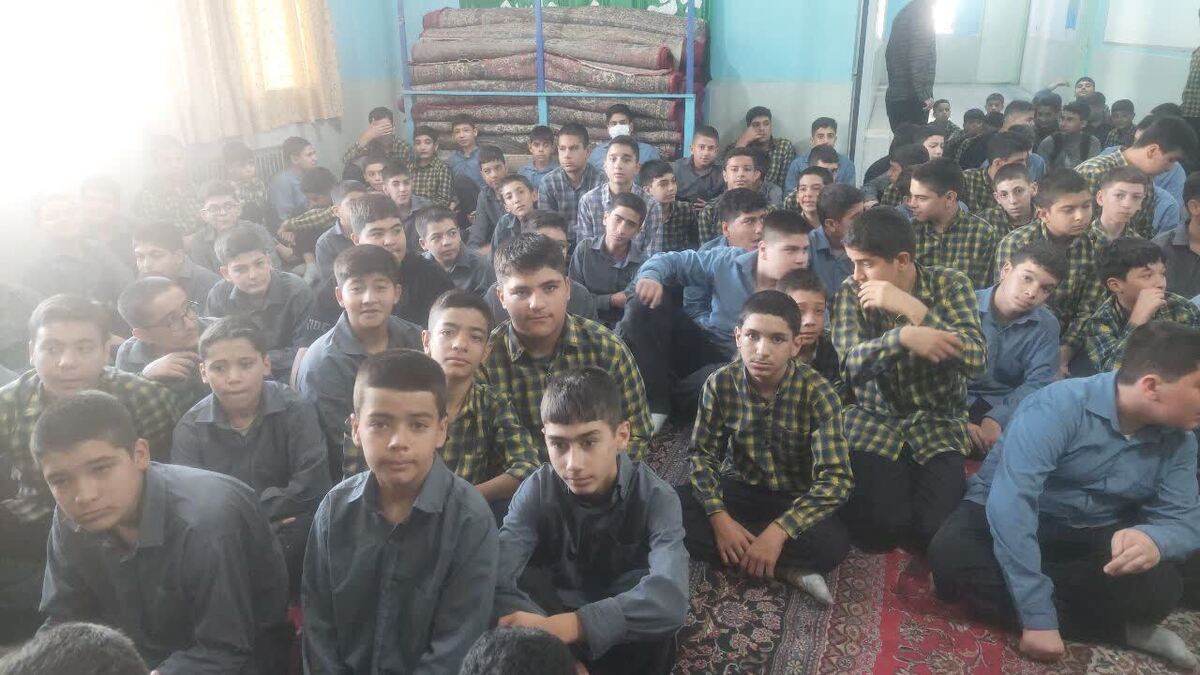 باشگاه خبرنگاران -مراسم وداع دانش آموزان تهرانی با پیکر پاک و مطهر شهید گمنام + عکس و فیلم