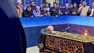 پزشکیان‌ به زیارت مزار رهبر شهید انقلاب رفت