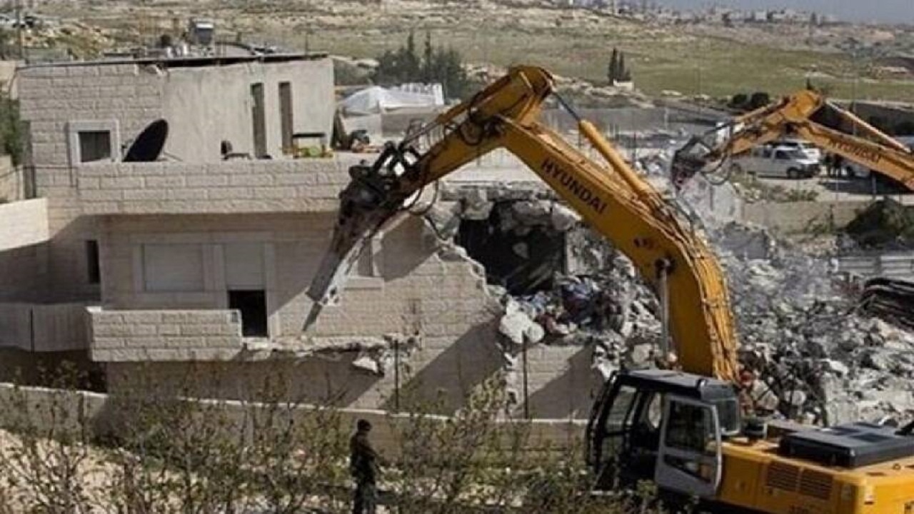 شهردار الخلیل: حدود ۲۲۰۰ فلسطینی از خانه‌های خود آواره شده‌اند