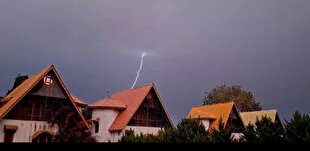 بارش باران پاییزی و رعد و برق در گیلان + فیلم