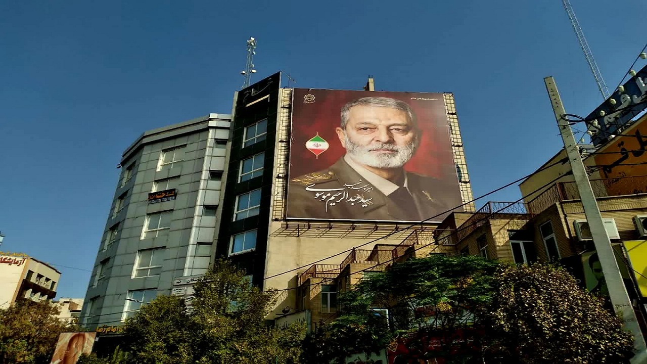 اکران دیوارنگاره شهید سپهبد موسوی در قم/تجلی فرهنگ ایثار و پاسداشت مقام شامخ شهدا
