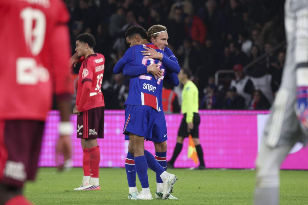 PSG با برد مقابل لیون به صدر جدول رسید