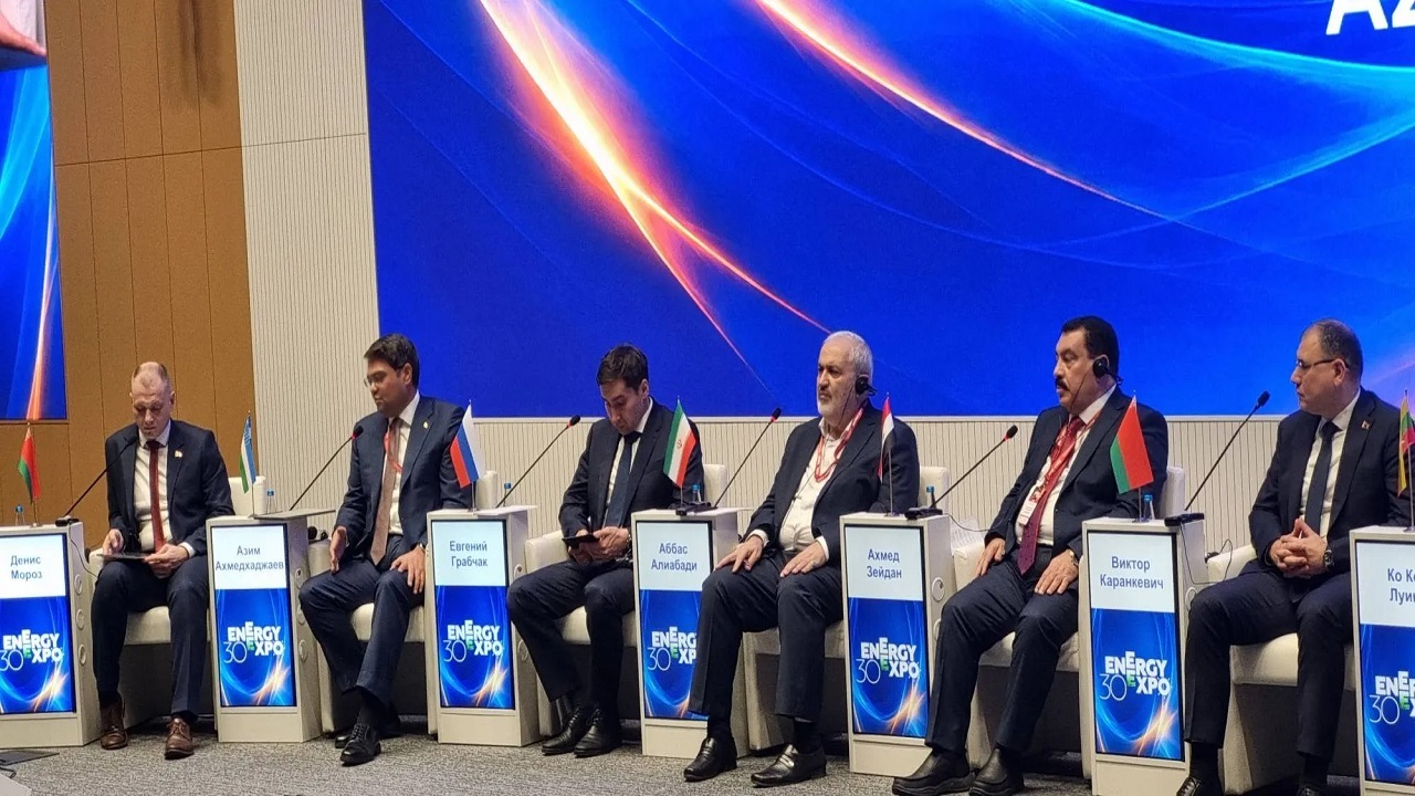وزیر نیرو: توسعه صنعت برق ایران در مسیر درست قرار دارد