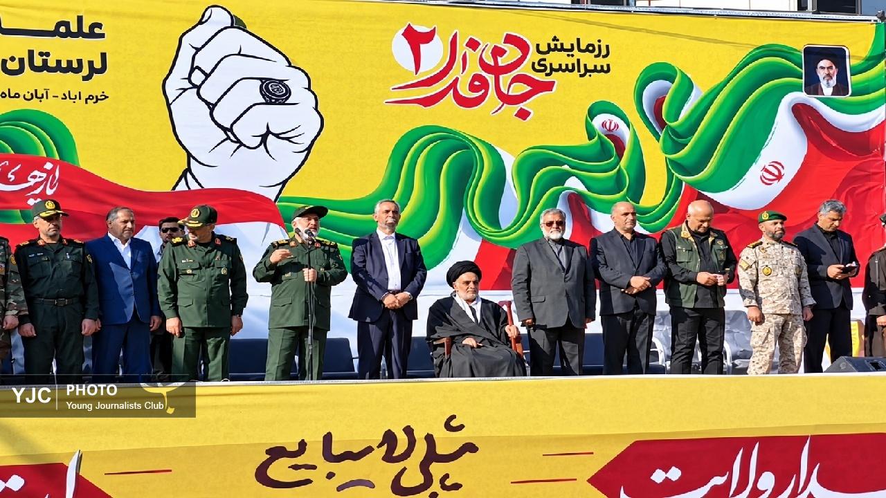 شکست ابرقدرت‌های مادی، حقیقت قدرت ایران را به جهان نشان داد