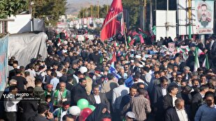 قاب تماشایی از اجتماع پرشور جان‌فدایان لرستانی در خرم‌آباد؛ جلوه‌ای از همدلی و حضور گسترده مردم + فیلم