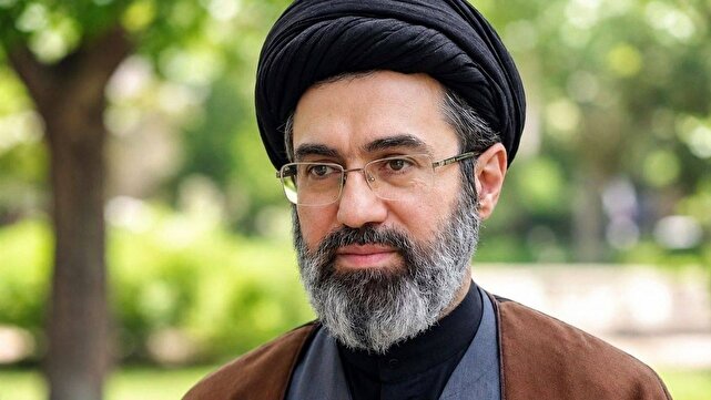 رهبر انقلاب: تا رسیدن به قلّه‌های پیشرفت هم‌عهدیم