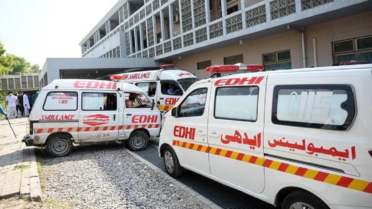 انفجار کپسول اکسیژن در آمبولانس در پاکستان ۹ کشته بر جا گذاشت