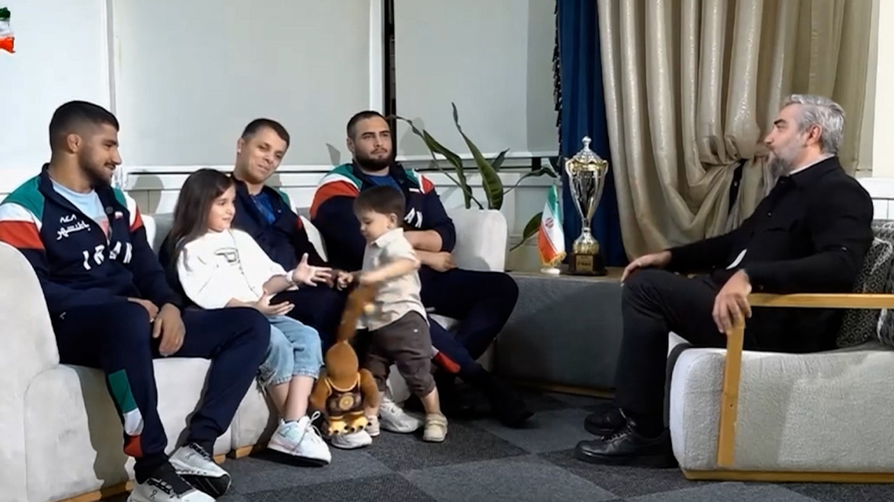 روایتی از قهرمانان مردمی ایران در بدون تعارف با پرچم‌داران گوش شکسته کشور + فیلم