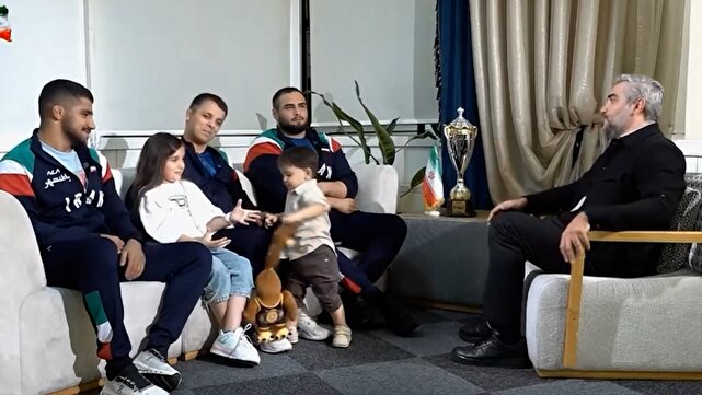 روایتی از قهرمانان مردمی ایران در بدون تعارف با پرچم‌داران گوش شکسته کشور + فیلم
