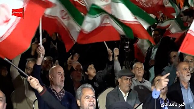 حضور مستمر مردم در اجتماعات شبانه، نماد ایستادگی و مقاومت + فیلم