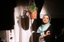اجرای نمایش تو دهنت میبندی یا من