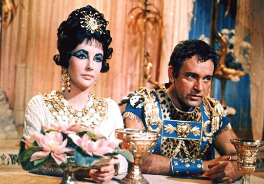 2.کلوپاترا (1963)
کارگردان: جوزف ال منکیدویچ، داری لاف زانوک، روبن مامولیان
هزینه ساخت: 339 میلیون و 500 هزار دلار