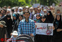 راهپیمایی نمازگزاران در حمایت از مردم یمن