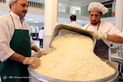 آماده سازی و پخت افطار درمهمانسرای حرم رضوی